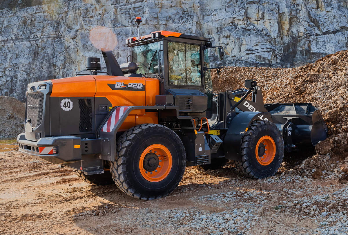 DEVELON DL220-7 Wheel Loader