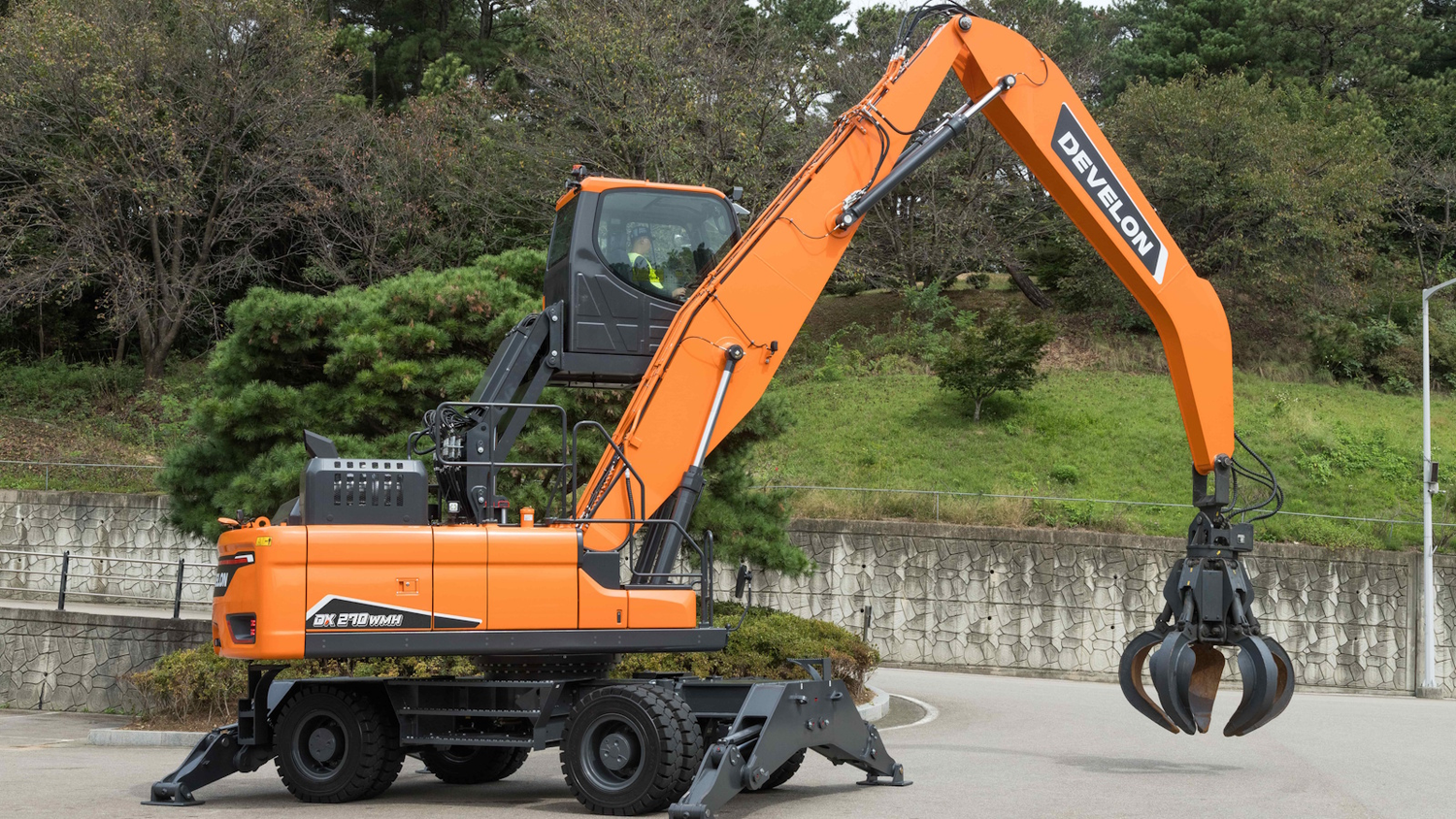 DEVELON DX270WMH-7 Wheel Material Handler