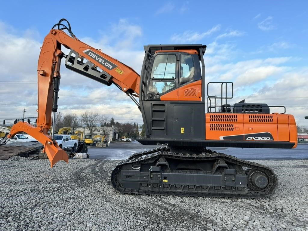 DEVELON DX300LL-7 Log Loader